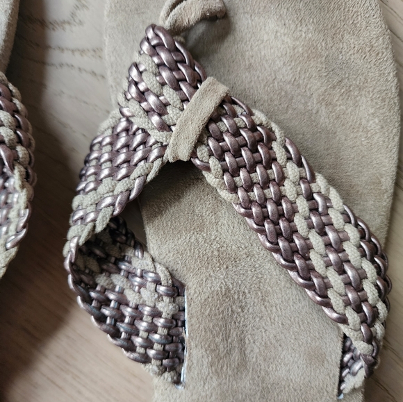 New Terrain Size 7 sandals almost new - Picture 3 of 7